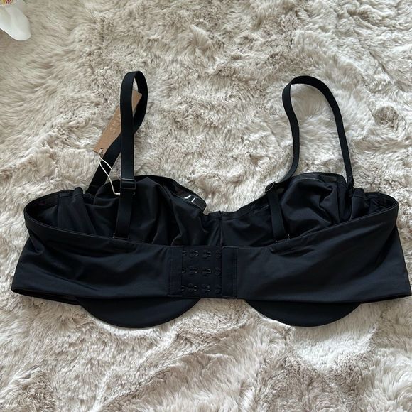 SKIMS Smoothing Strapless Bra in Onyx Size 42DD - Picture 6 of 10